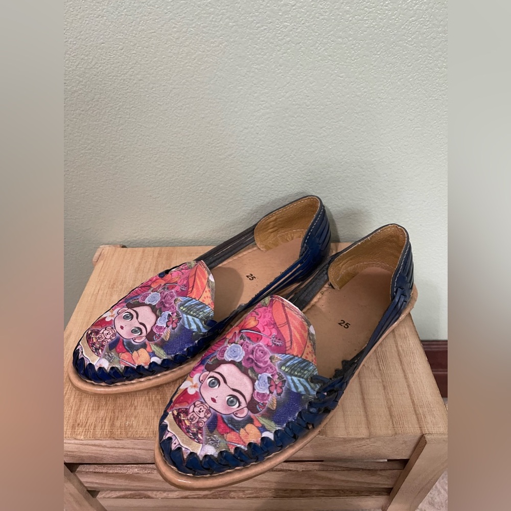Frida kahlo  Blue Women’s Shoes Size 8 Used